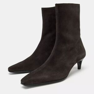 NWT.Zara Black  Suede Ankle Booties